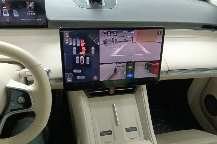 Used Hima Luxeed R7 2025 Range-Extended Version 251 km Max Audio And AC Panel