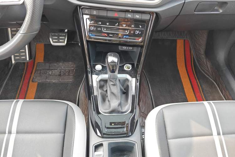 Used Volkswagen T-ROC 2023 300TSI DSG Two-Wheel Drive Starlight Edition
