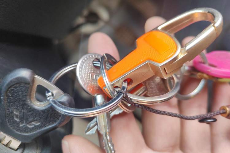 Used Wuling Zhiguang Small Truck 2019 1.2L Single Cab Vehicle Key