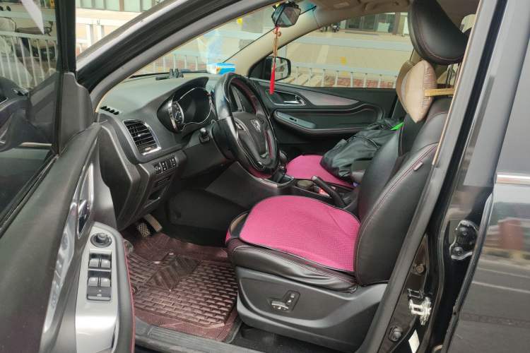 Used Baojun 560 2015 1.8L manual luxury version