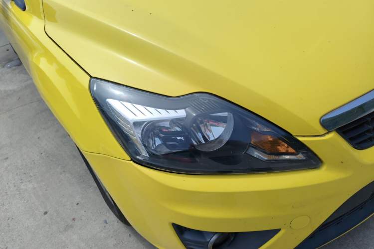 Used Ford Focus 2011 Hatchback 1.8L Manual Comfort Model Right Front Headlight