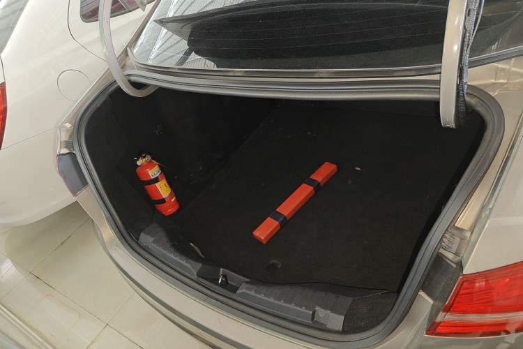 Used Ford Escort 2015 1.5L Automatic Fashion Model Trunk