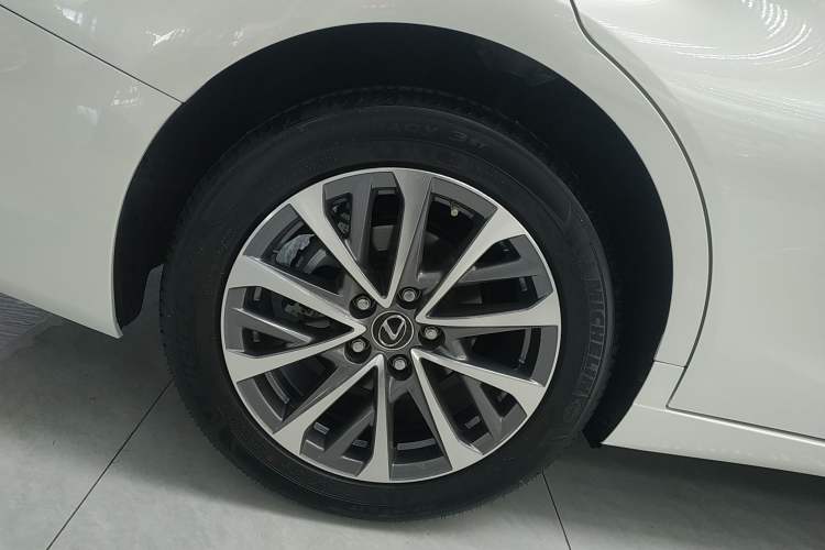 Used Lexus ES 2023 200 Excellence Edition
