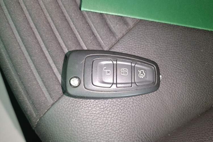 Used Ford Focus 2017 Hatchback 1.6L Automatic Fashion Edition Smart Drive Version
