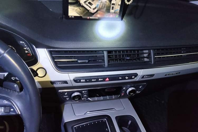 Used Audi Q7 2019 55 TFSI Technology Edition Audio And AC Panel