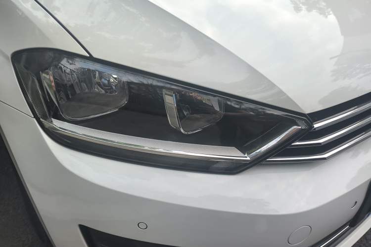 Used Volkswagen Golf Sportsvan 2016 180TSI Automatic Trend Model Right Front Headlight