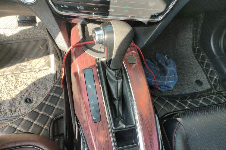 Used Honda XR-V 2015 1.8L VTi CVT Luxury Edition Gear Lever