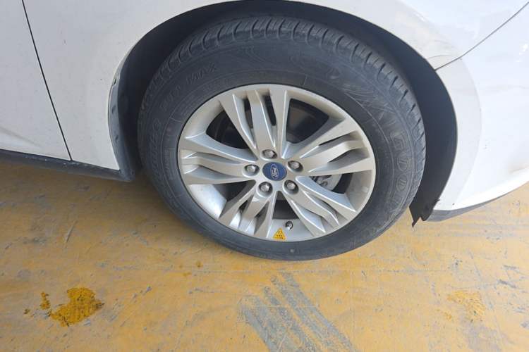 Used Ford Focus 2012 Sedan 1.6L Automatic Comfort Model
