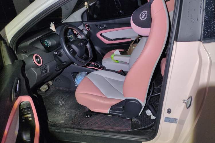Used Chery Little Ant 2022 Sweet Pink Edition Half-Sugar Version Lithium Iron Phosphate 29.2 kWh 30 kW 301 km
