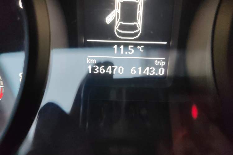 Used Volkswagen Passat 2017 330TSI DSG Luxury Edition Odometer Close Up