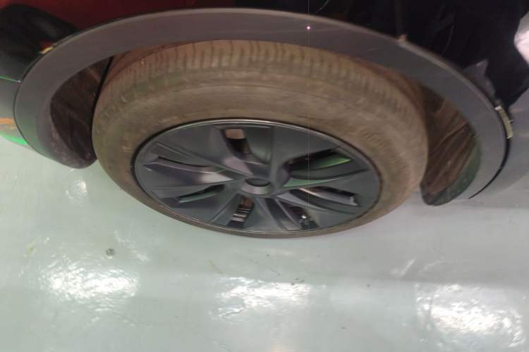 Used Tesla Model Y 2024 Rear-Wheel-Drive Version Right Rear Wheel Hub