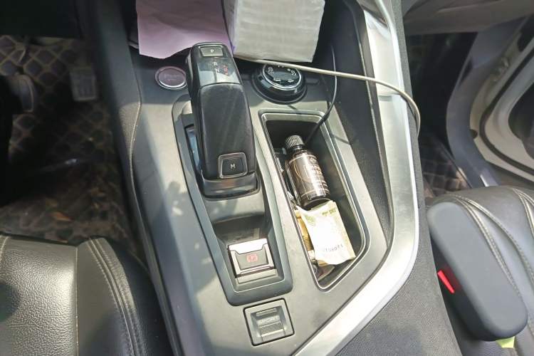 Used Peugeot 5008 2017 380THP 7-Seater Luxury Edition Gear Lever