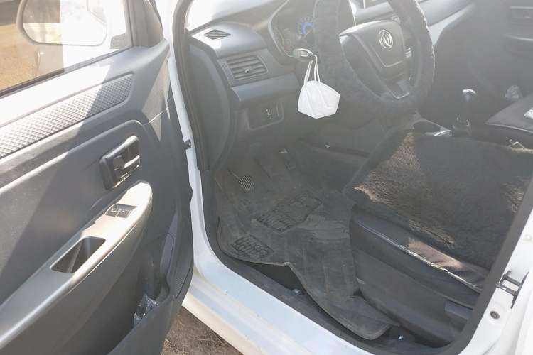 Used Dongfeng Fengon 330 2019 1.5L 330S Manual Luxury Van China VI Standard Driver Seat