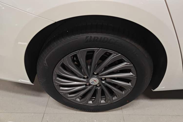 Used Buick LaCrosse 2025 28T Platinum Edition