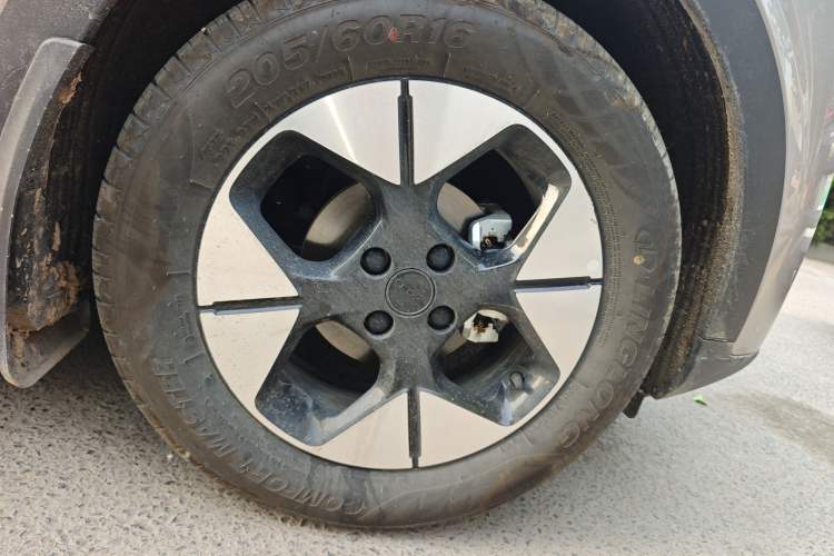 Used Geely Galaxy Geome 2025 310km Dream Edition Right Front Wheel Hub