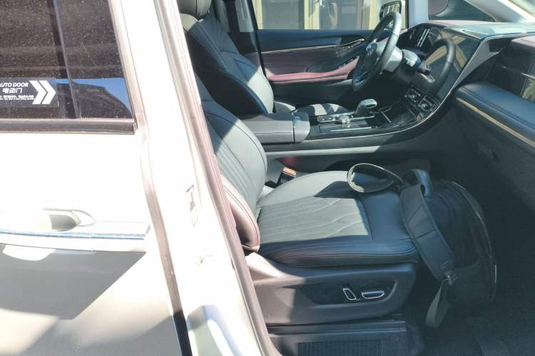 Used GAC Trumpchi M8 2024 Master Series 400T Ultimate Edition Right Front Seat