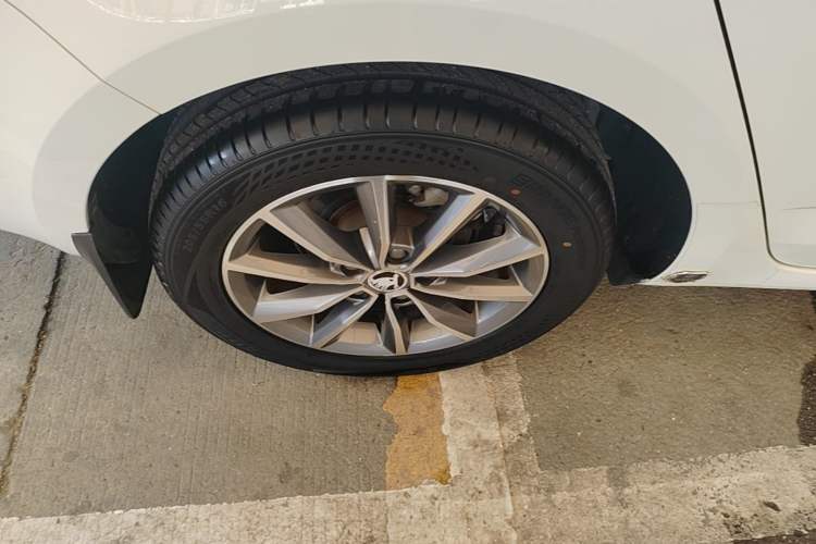 Used Skoda Octavia 2017 1.6L Automatic Chuanxing Edition Right Rear Wheel Hub