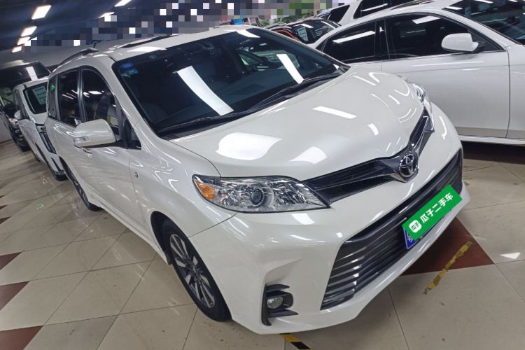 Used Toyota SIENNA 2018 3.5L Two-Wheel Drive SE U.S. Specification
