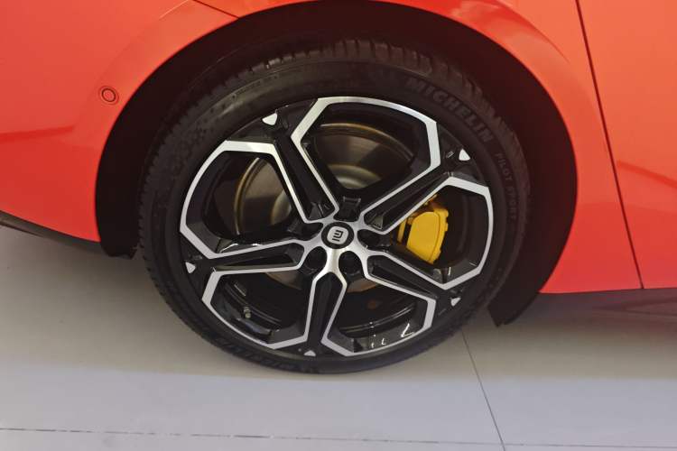 Used Xiaomi Auto SU7 2024 Rear-Drive Long-Range Intelligent Driving Version
