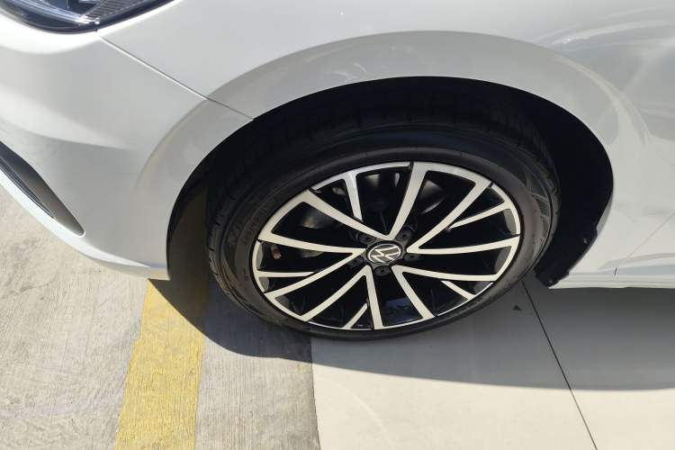 Used Volkswagen Lavida 2021 280TSI DSG Luxury Edition Left Front Wheel Hub