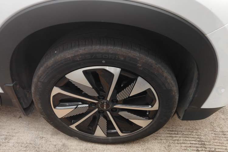 Used BYD Song PLUS New Energy 2025 DM-i 112KM Prestige Model Right Front Wheel Hub