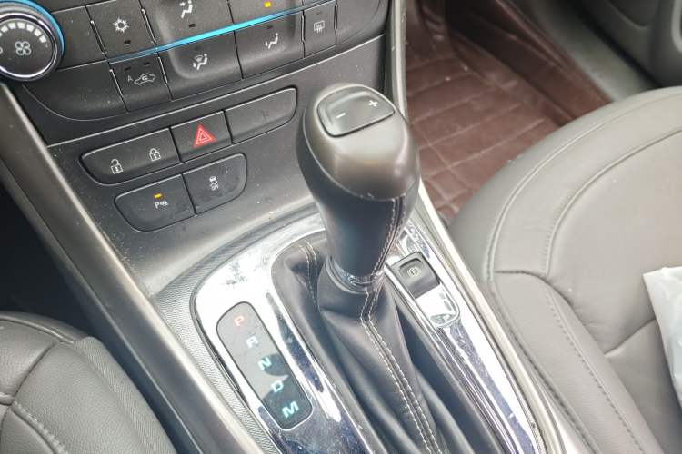 Used Chevrolet Malibu 2014 2.0L Automatic Luxury Edition Gear Lever