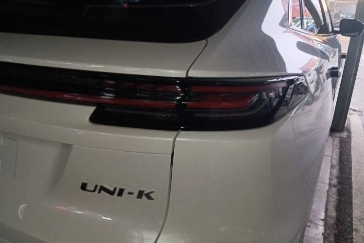 Used CHANGAN UNI-K 2024 2.0T Two-Wheel Drive YueShang Trim Right Rear Taillight