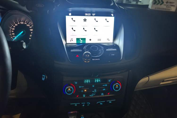 Used Ford Kuga 2017 EcoBoost 245 Four-Wheel Drive Titanium Edition Audio And AC Panel