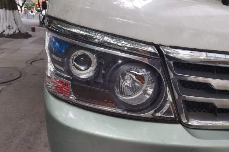 Used Jinbei Hiace 2011 2.0L 5th Generation Kuaiyunwang Standard Version 4G19 Right Front Headlight