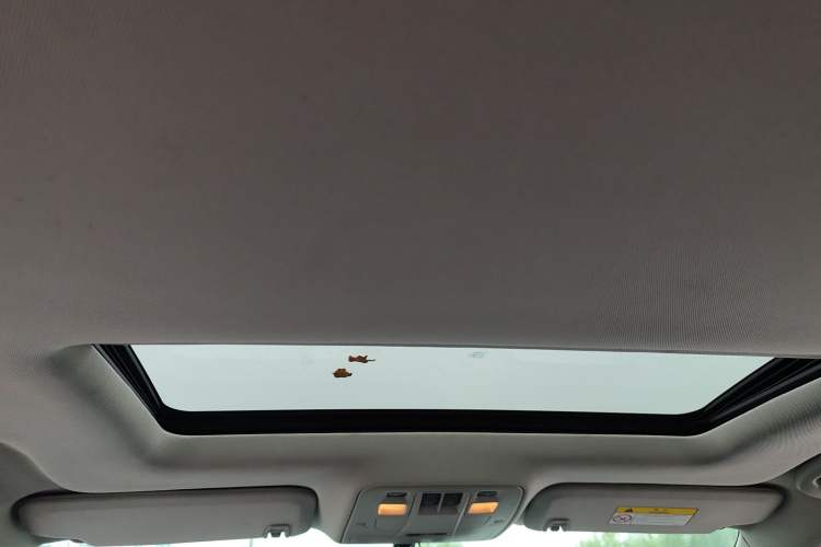 Used Chevrolet Malibu 2017 1.5T Automatic Luxury Edition Headliner