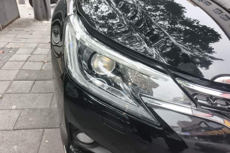 Used Toyota Reiz 2013 2.5V Shangrui Edition Right Front Headlight