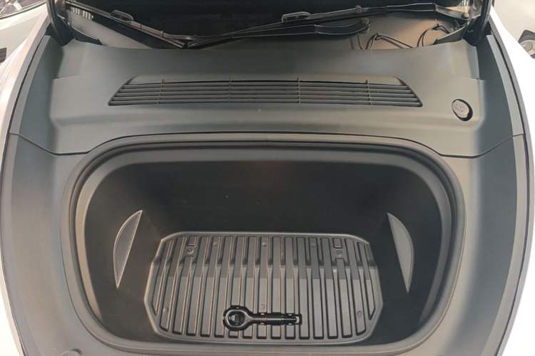 Used Tesla Model Y 2024 Rear-Wheel-Drive Version
