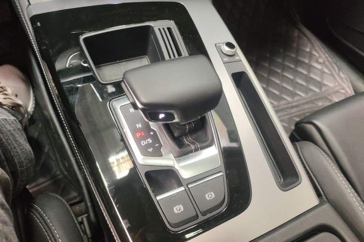 Used Audi Q5L 2022 40T Fashionable and Dynamic Model Gear Lever