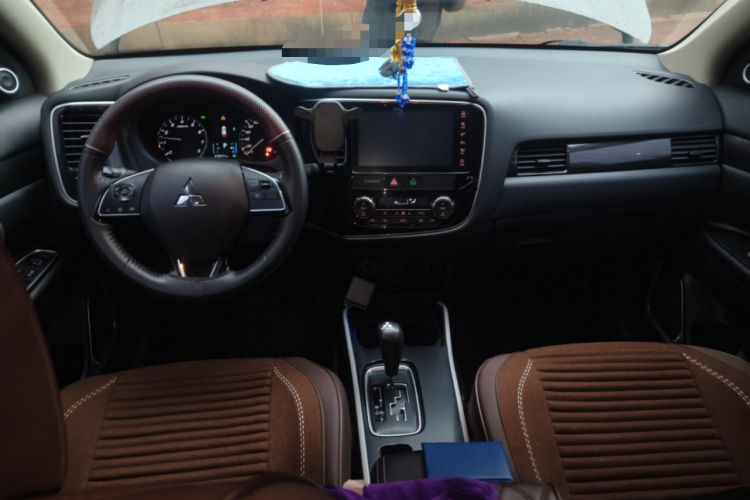 Used Mitsubishi Outlander 2019 2.0L Two-Wheel Drive Comfort Edition 5 Seats China V Standard Center Console