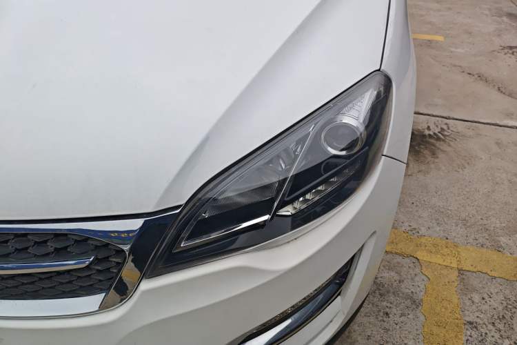 Used Zotye Domy X5 2015 1.5T Manual Luxury Version China IV Standard