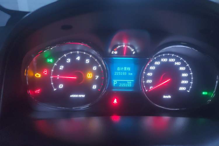 Used Chevrolet Captiva 2015 2.4L 4x4 Flagship Edition 7-Seater
