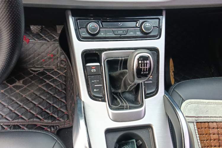 Used Geely Auto Emgrand X7 Sport 2016 2.0L Manual ZhiShang Version