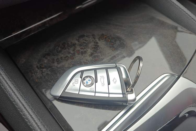 Used BMW 5 Series 2018 Restyled 530Li Leading Edition M Sport Package
