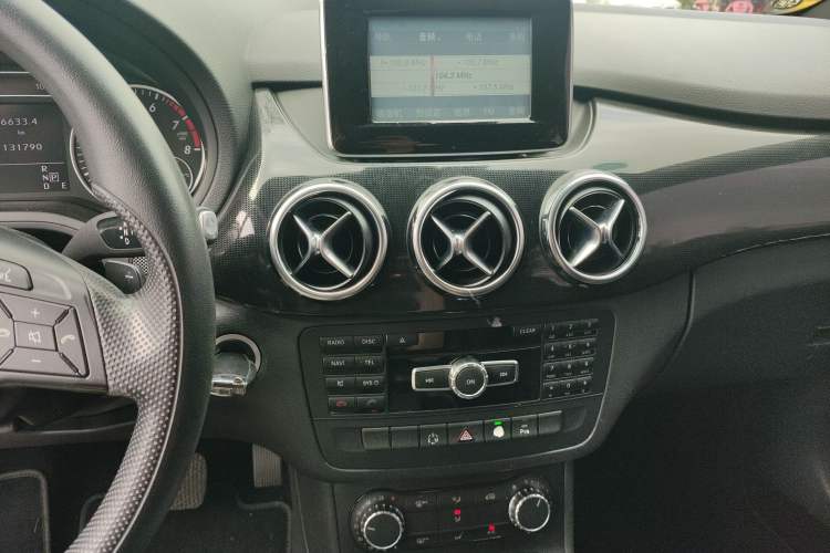 Used Mercedes-Benz B-Class 2012 B 180 base model (imported) Audio And AC Panel