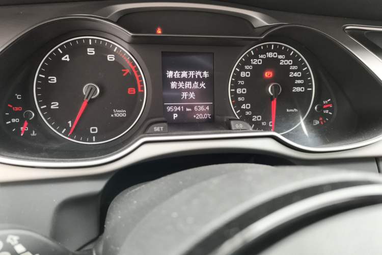 Used Audi A4L 2015 35 TFSI Automatic Standard Model Odometer Close Up