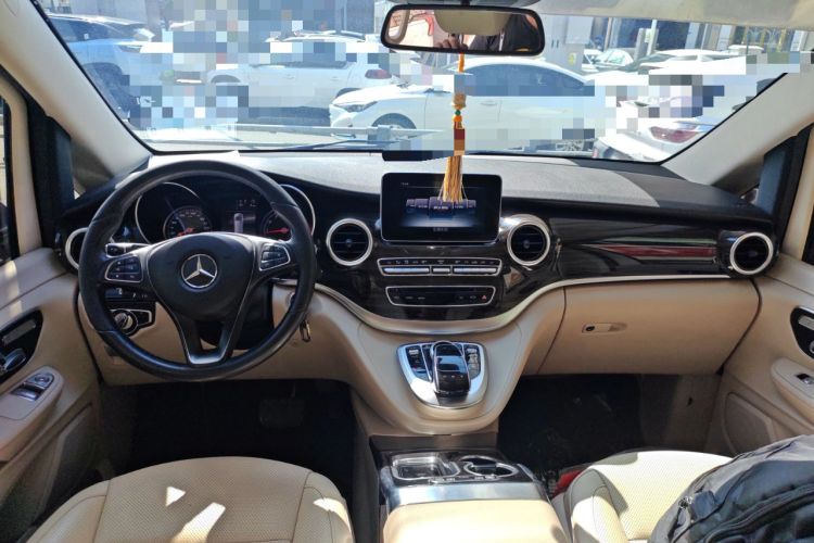 Used Mercedes-Benz V-Class 2018 V 260 Avantgarde Edition China VI Center Console
