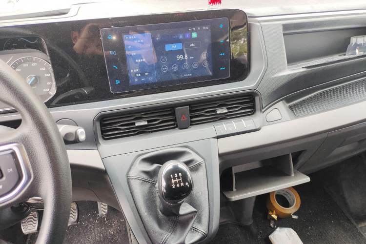 Used Ford Transit 2023 2.0T Diesel Manual Multifunction Commercial Vehicle Short Wheelbase Mid-Roof Design 5/6 Seats
