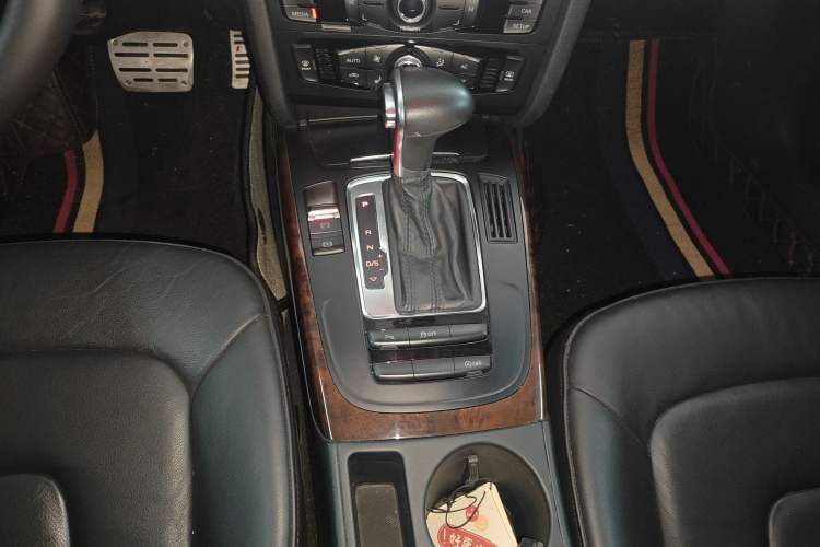 Used Audi A4L 2013 35 TFSI Automatic Comfort Model Gear Lever