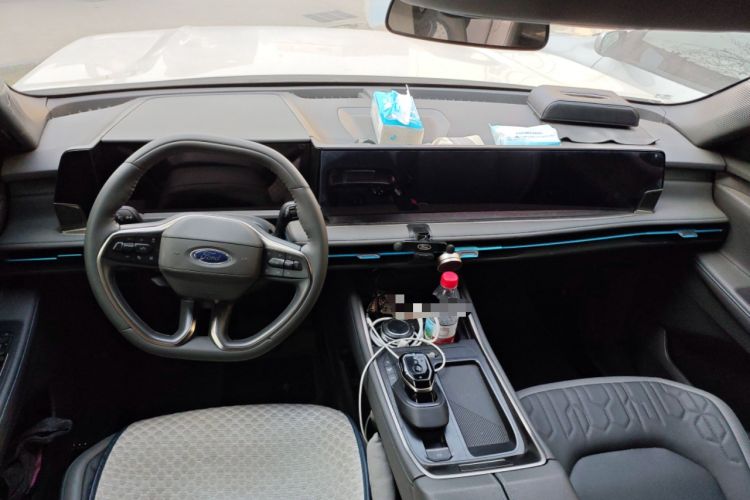 Used Ford Edge 2023 Ford Explorer L 2.0T EcoBoost E-Hybrid Two-Wheel Drive 7-Seater Luxury Model Center Console