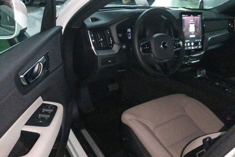 Used Volvo XC60 2026 B5 4x4 Smart Luxury Edition