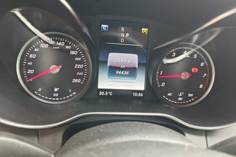 Used Mercedes-Benz C-Class 2017 Facelift C 200 L Sport Edition Odometer Close Up