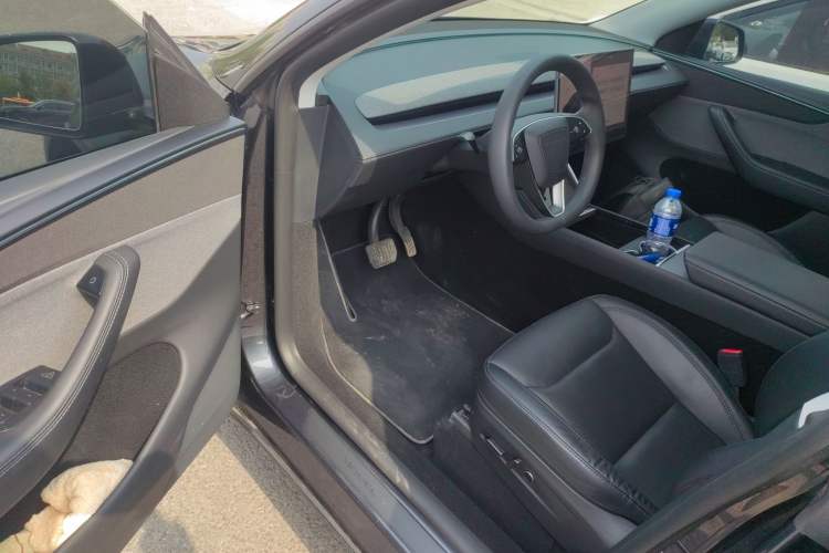 Used Tesla Model Y 2025 Rear-Wheel-Drive Version Driver Seat