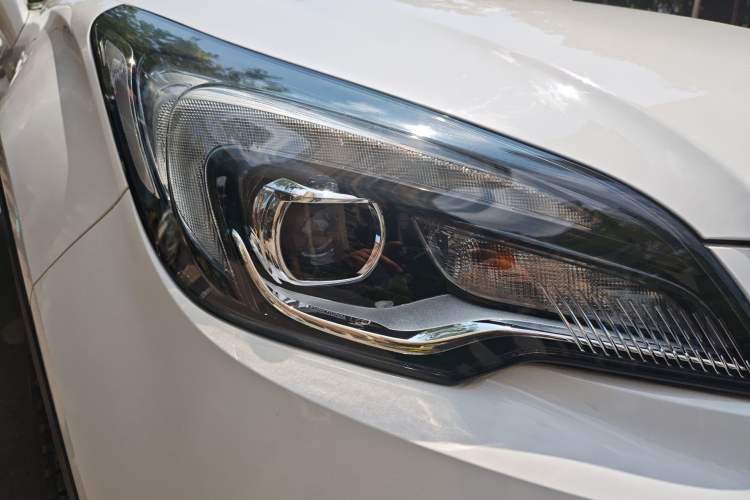 Used Buick Envision 2018 28T Four-Wheel Drive Elite Version Right Front Headlight