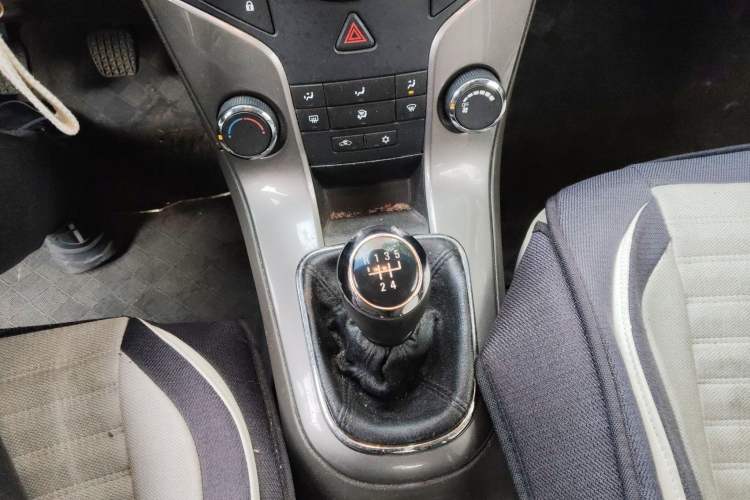 Used Chevrolet Cruze 2015 1.5L Classic SE MT Gear Lever