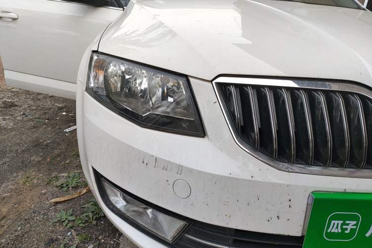 Used Skoda Octavia 2016 1.6L Manual Smart Drive Version
